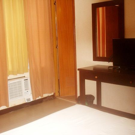 Roxas Midtown Hotel Exterior foto