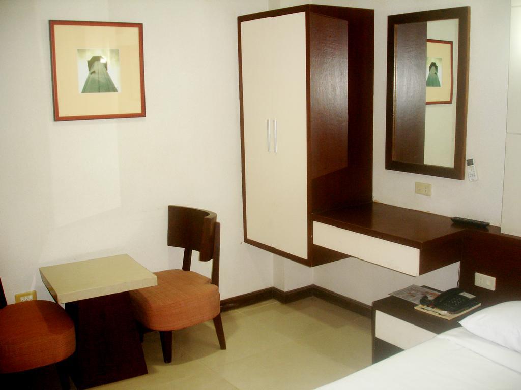 Roxas Midtown Hotel Cameră foto